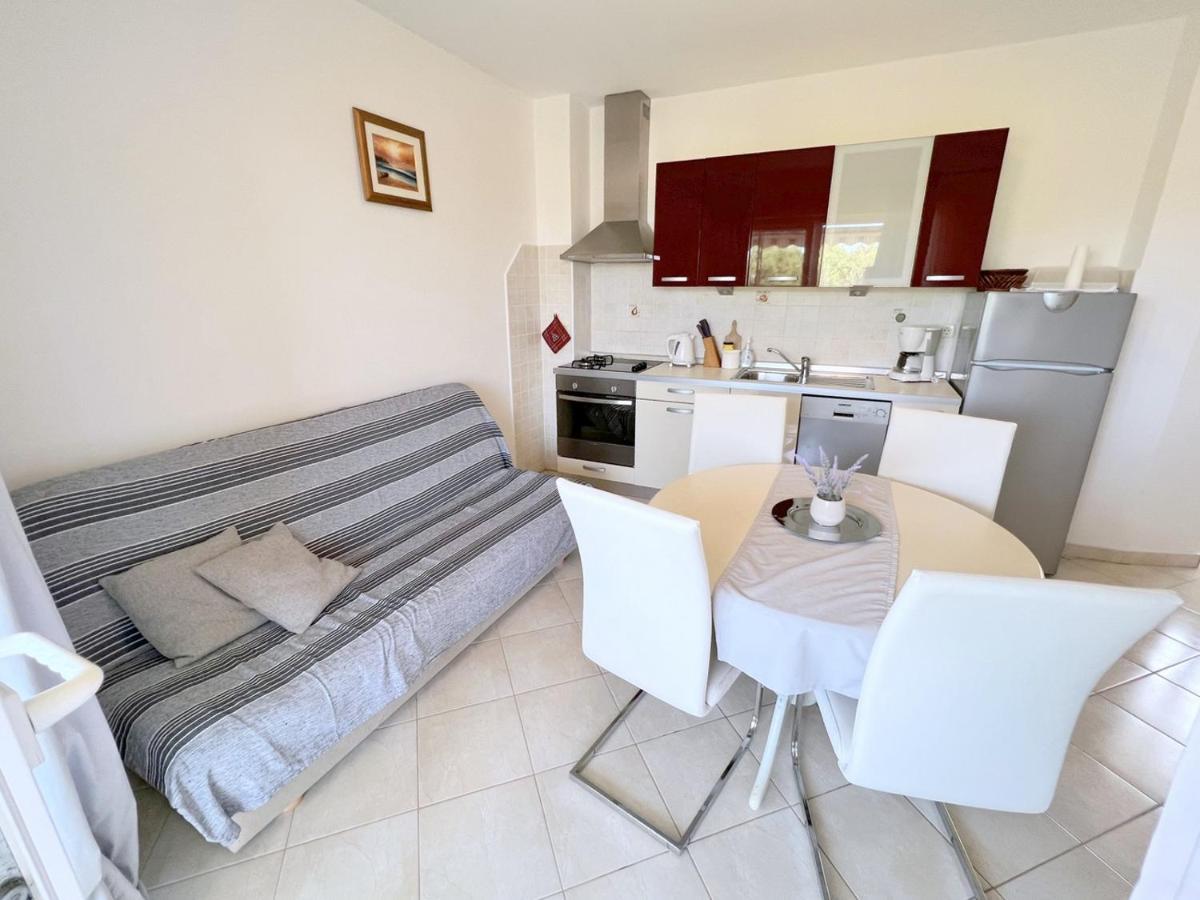 Miramar Apartments Banjol Екстериор снимка