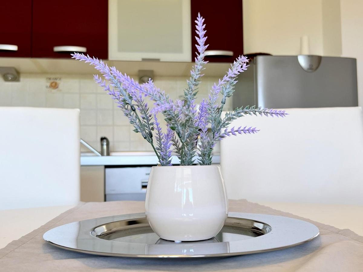 Miramar Apartments Banjol Екстериор снимка