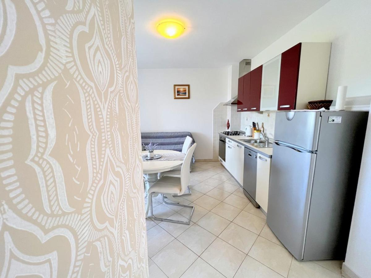 Miramar Apartments Banjol Екстериор снимка
