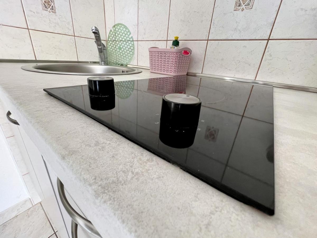 Miramar Apartments Banjol Екстериор снимка
