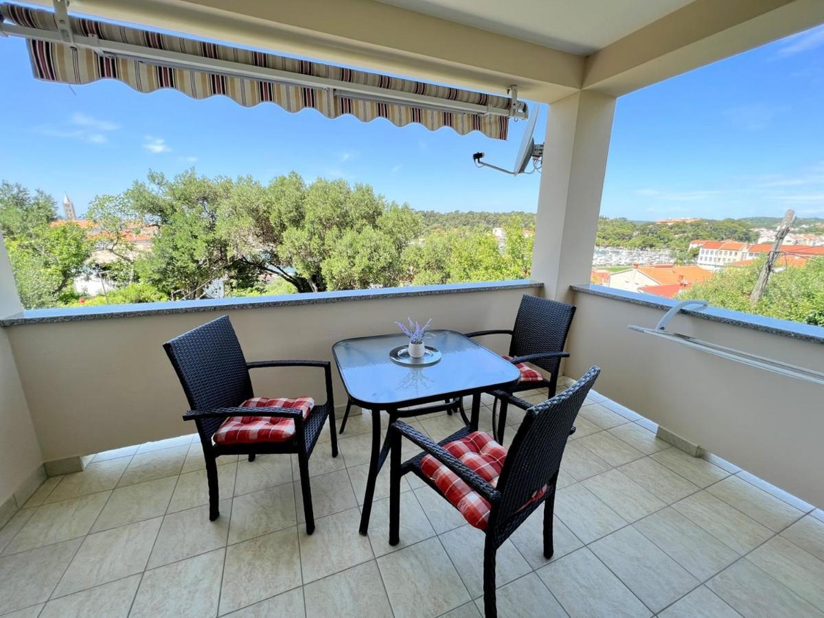 Miramar Apartments Banjol Екстериор снимка