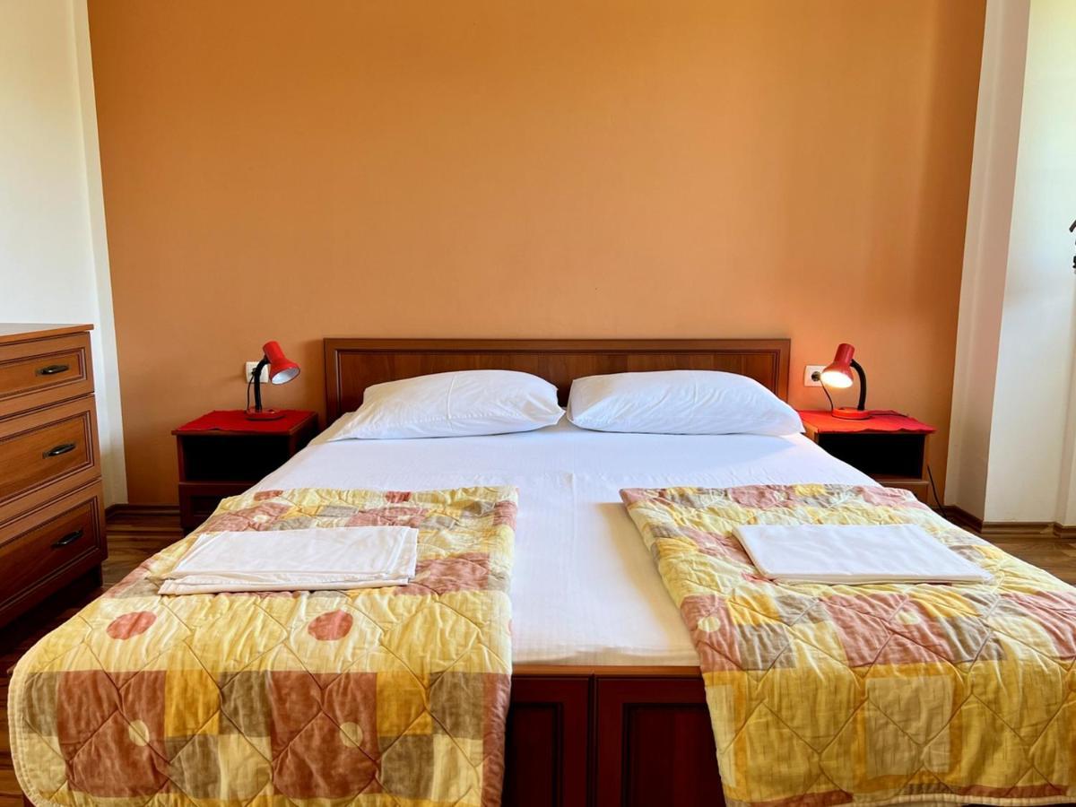 Miramar Apartments Banjol Екстериор снимка