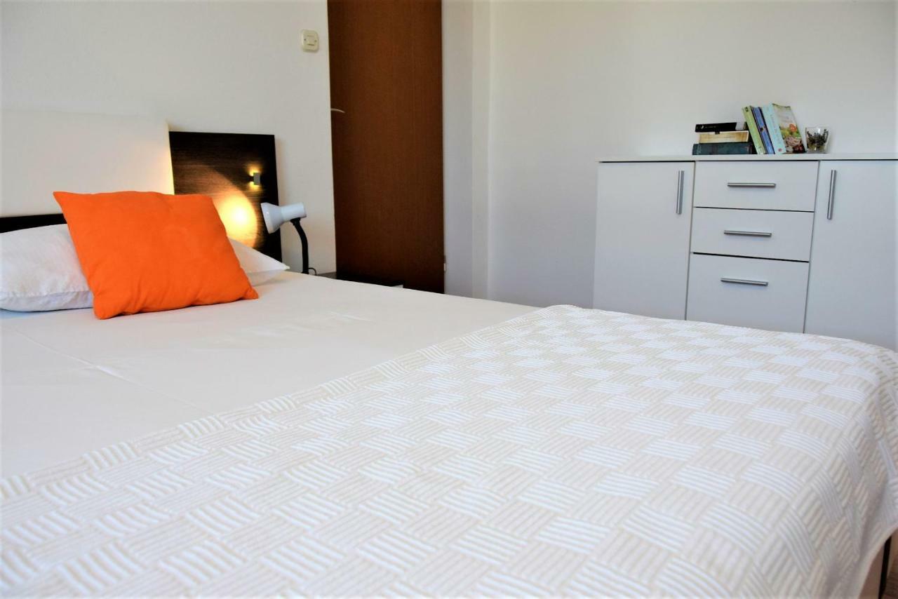Miramar Apartments Banjol Екстериор снимка