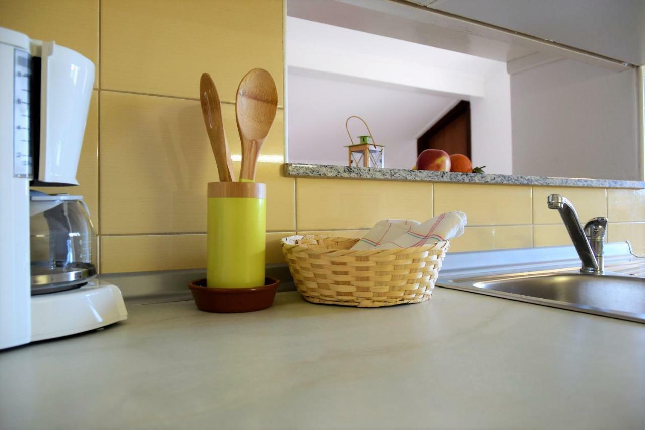 Miramar Apartments Banjol Екстериор снимка