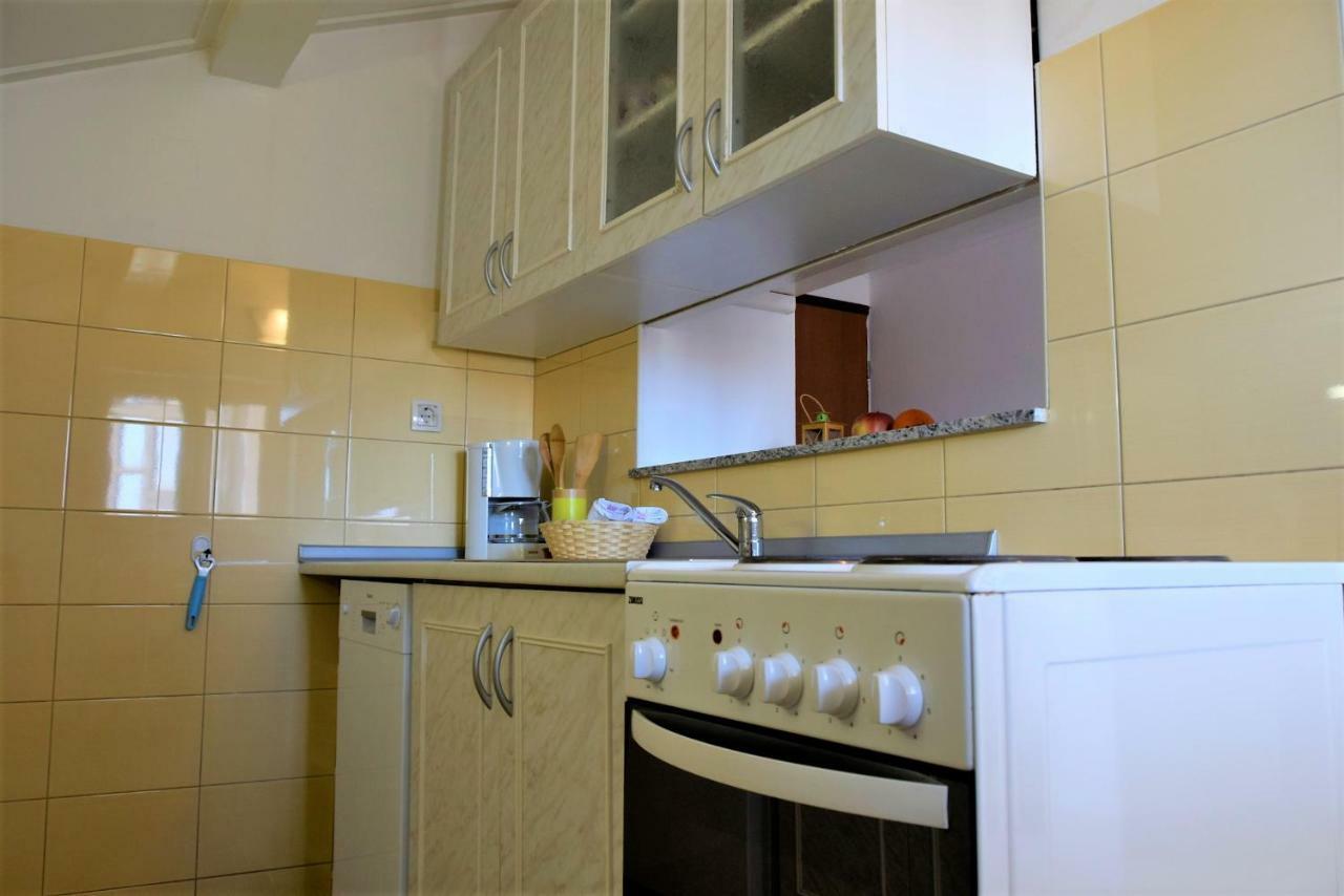 Miramar Apartments Banjol Екстериор снимка